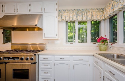 Shorewood-Tower Hills-Harbert House | Lakefront Retreat: Sawyer Lake House with Ocean Views