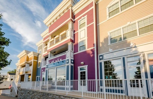 New Buffalo Condo | Exceptional New Buffalo Condo with Heated Pool & Guest Rating 9.8