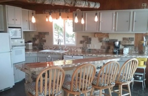 Worley Cabin | Prime Location with Ocean View - Book Your Getaway Now!