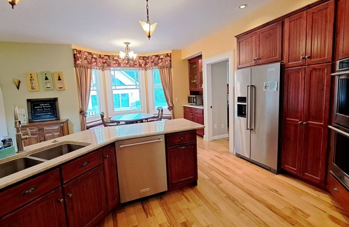 Three Oaks House | Guest Rated: 10/10 Home with Heated Pool & Ocean Views