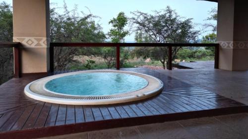Leeupoort House | Family-Friendly 5 Bedroom Retreat with Pool & Hot Tub