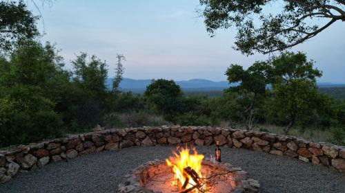 Leeupoort House | Family-Friendly 5 Bedroom Retreat with Pool & Hot Tub