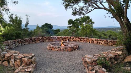 Leeupoort House | Family-Friendly 5 Bedroom Retreat with Pool & Hot Tub