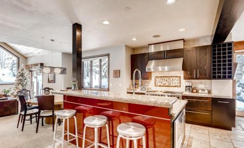 Highland Meadows House | Explore 2030 Meadow Brook Lane: Family-Friendly Retreat