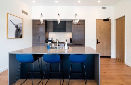 Big Sky Condo | Relax at 204 LakeLodge: Family-Friendly Condo with Pool