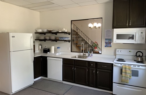 Port Elgin Hotel | Cozy Oceanfront Standard Room with Queen Bed