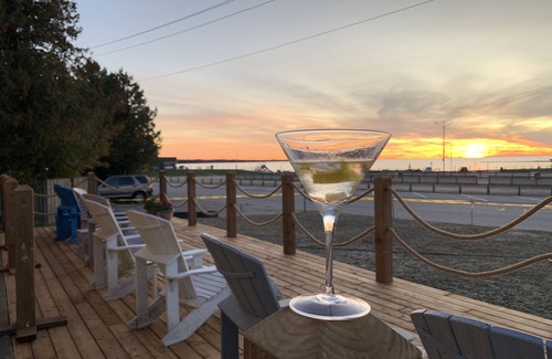 Port Elgin Hotel | Cozy Oceanfront Standard Room with Queen Bed
