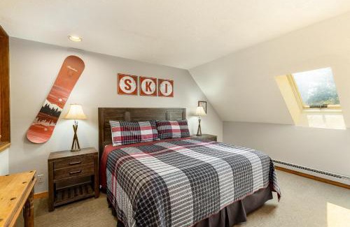 Keystone Apartment | Experience Comfort at 2054 The Pines Condo with a Pool