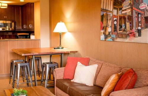 Cle Elum Condo | Cozy One Bedroom Condo with Kitchen & Private Patio