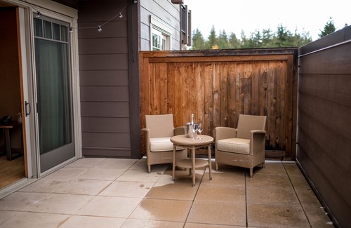 Cle Elum Condo | Cozy One Bedroom Condo with Kitchen & Private Patio