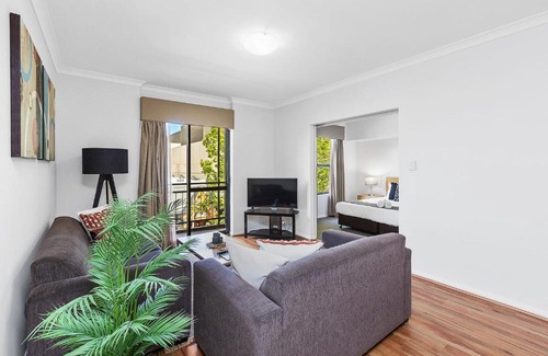 Northbridge Apartment | Discover 207 Executive Escape: Family-Friendly Retreat
