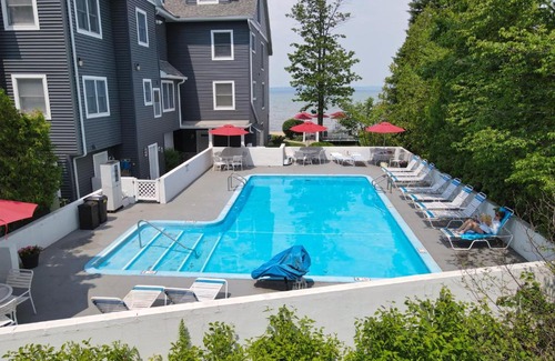 Traverse City House | Seaside Retreat at 208 North Shore Inn - Rated 9/10!
