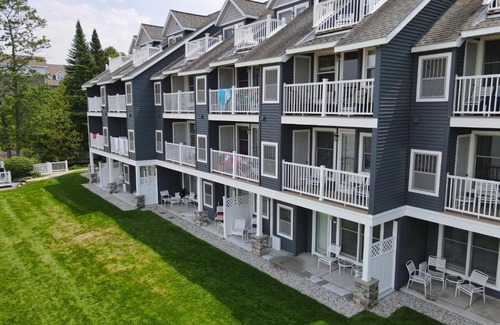 Traverse City House | Seaside Retreat at 208 North Shore Inn - Rated 9/10!