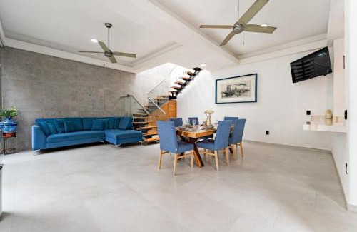 Crucecita Villa | Top-Rated Casa Hera: Family-Friendly with Breakfast Included