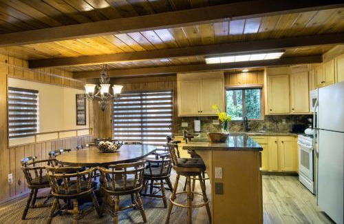 North Wawona Ski Chalet | Top-Rated Family Stay at 20B We-Dunn-It Hotel