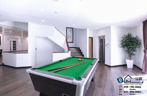 Bayan Lepas House | Impressive 20BR Villa with Pool, Golf View & BBQ Amenities