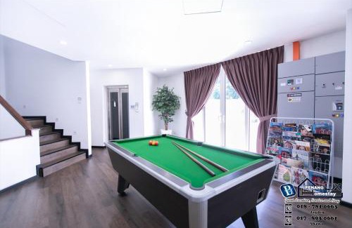 Bayan Lepas House | Impressive 20BR Villa with Pool, Golf View & BBQ Amenities