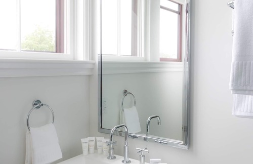 Nantucket Town Hotel | Impressive 21 Broad Hotel with Spa & Family-Friendly Extras