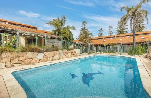 Cottesloe Apartment | 21 Cottesloe Steps to Beach - Family-Friendly Oasis