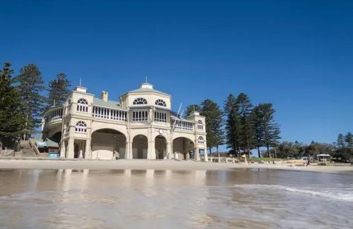 Cottesloe Apartment | 21 Cottesloe Steps to Beach - Family-Friendly Oasis