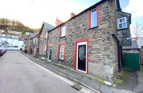 Lynton House | Discover 21 Cross Street: Pet & Child Friendly Retreat