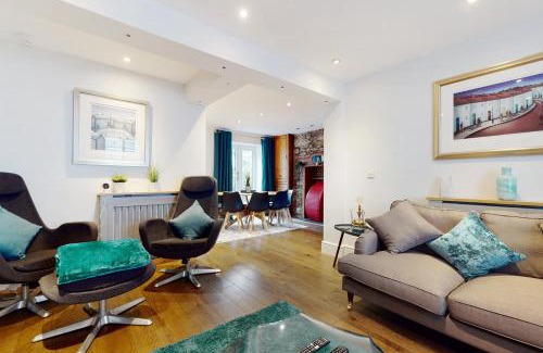 Lynton House | Discover 21 Cross Street: Pet & Child Friendly Retreat