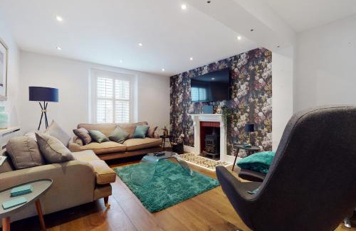 Lynton House | Discover 21 Cross Street: Pet & Child Friendly Retreat