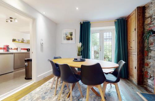 Lynton House | Discover 21 Cross Street: Pet & Child Friendly Retreat