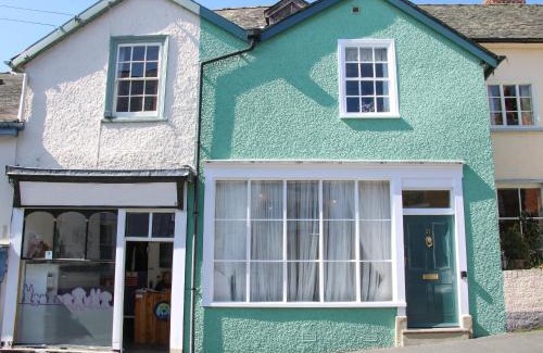 Bishops Castle House | Pet-Friendly Retreat at 21 High Street - Rated 8.8/10