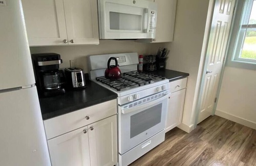 Alburg House | Experience Isle View Cottages: Golf, Kayaking & Lake Views