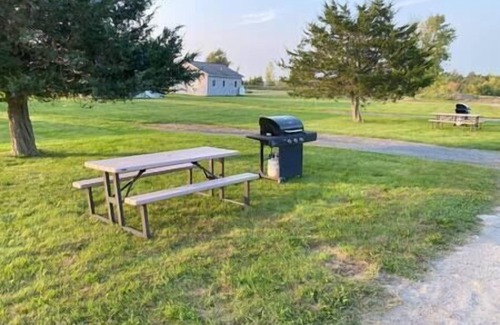 Alburg House | Experience Isle View Cottages: Golf, Kayaking & Lake Views