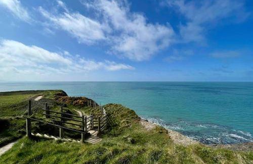Aberystwyth Cabin | Cozy Lodge for 2 with Kitchen & Pet-Friendly Amenities
