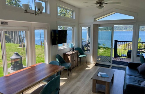 Regional District of Mount Waddington Apartment | 21 - Whale`s Breach Cottage