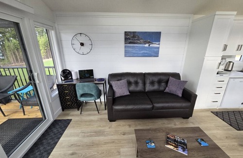 Regional District of Mount Waddington Apartment | 21 - Whale`s Breach Cottage