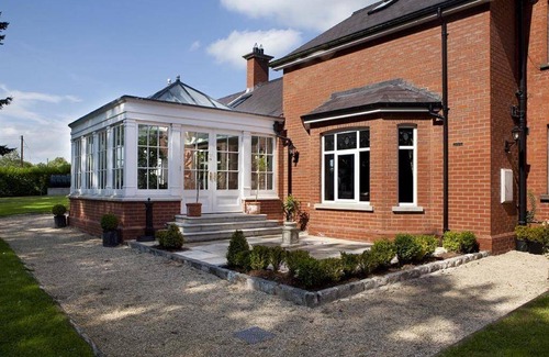 Dromore House | Spacious 3-Bedroom House for Families of 10 Guests