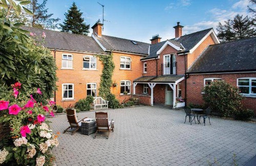 Dromore House | Spacious 3-Bedroom House for Families of 10 Guests