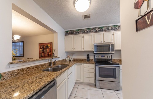 Lafayette House | Top-Rated Long Plantation Suites with Pool & Spa Amenities