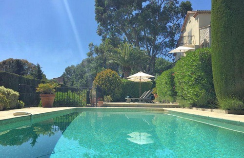 Mougins House | Spacious 3-Bedroom House with Pool & Pet-Friendly Amenities