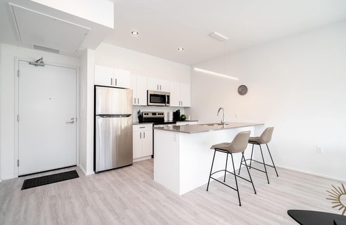 Birds Hill Condo | Modern 2BR/2BA Home in River East with Great Amenities