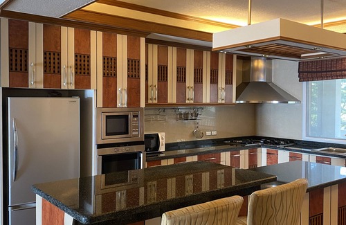 Na Chom Thian Apartment | Beachfront Retreat with Pool and Spa, Close to City
