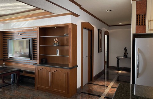 Na Chom Thian Apartment | Beachfront Retreat with Pool and Spa, Close to City