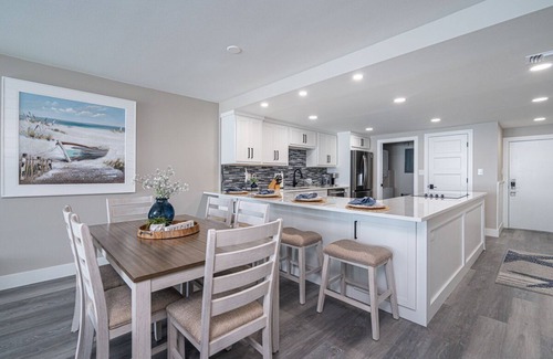 Holiday Isle Condo | Beachfront Haven: Newly Renovated Shoreline Towers Escape