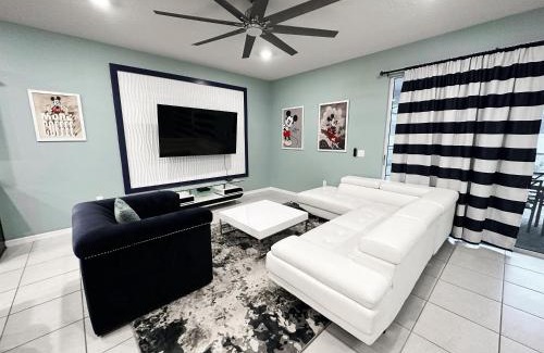 Davenport House | Family-Friendly Getaway at Windsor Island Home with Pool