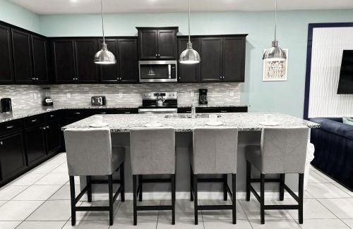 Davenport House | Family-Friendly Getaway at Windsor Island Home with Pool