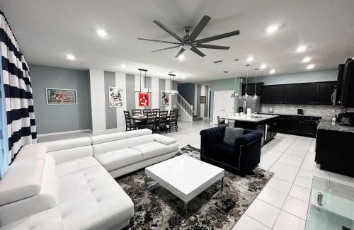 Davenport House | Family-Friendly Fun at Windsor Island Resort with Pool Access