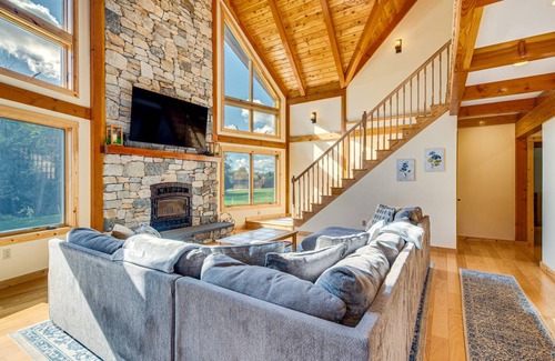 Granville Summit House | Spacious 4-Bedroom Lake View House for Family Getaways