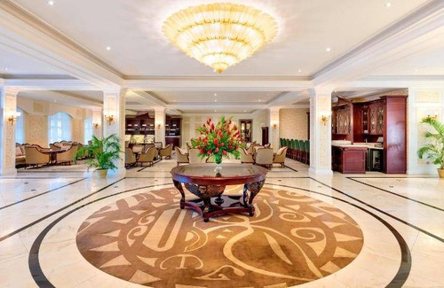 Apia Hotel | Spacious 5-Star Hotel for Families with Pool & Spa Access