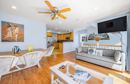 Avalon Condo | Ocean View Haven: 3 Bedroom Getaway with Spa & Wifi