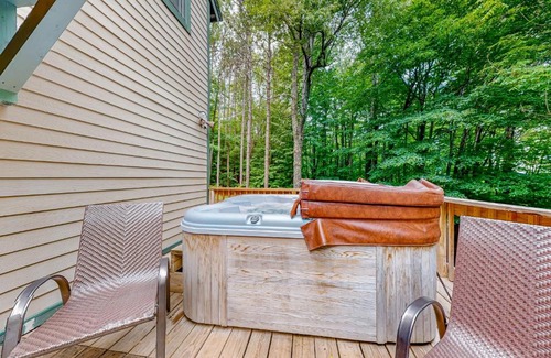 West Dover House | Welcoming Retreat at 219 Old Ark Road with Hot Tub