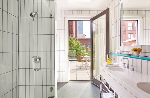 West Main Historic District Hotel | Experience Art and Comfort at 21c Museum Hotel Louisville